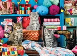 Connecting Pieces - Des Chatons dans l'Atelier de Couture