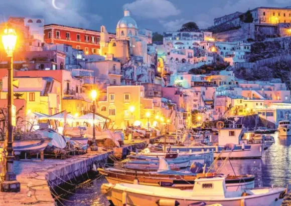 L'Île de Procida de Nuit. Italie