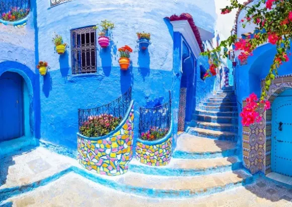 Rue Turquoise à Chefchaouen, Maroc